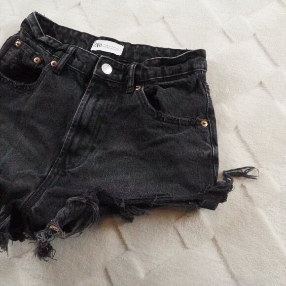 Zara High Rise Shorts Womens 2 Black Denim Raw Hem - Picture 2 of 10